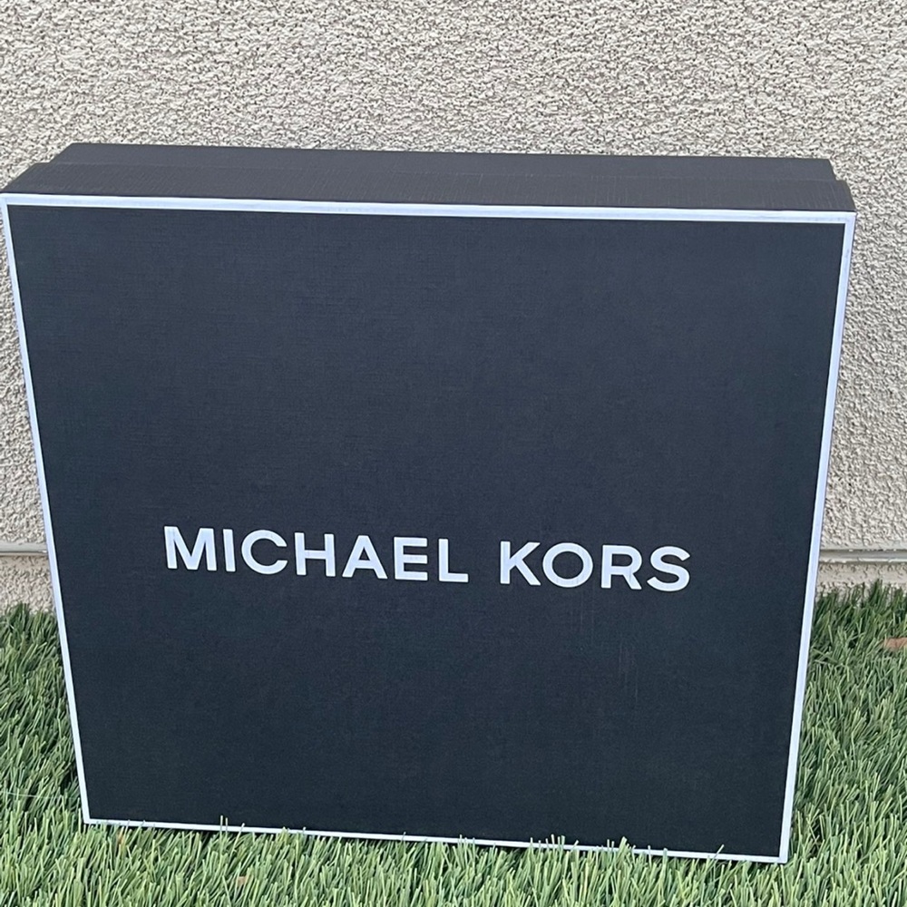 Michael Kors 3-In-1 Logo Travel Gift Set, New in Gift Box - Picture 14 of 15